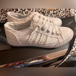 White blowfish size 7 slip on shoes